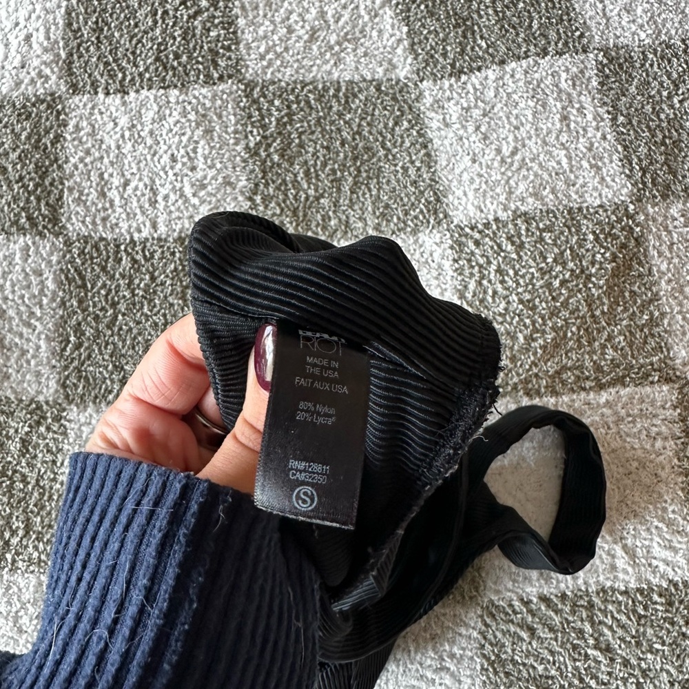 Beach Riot Leah Black Ribbed Sports Bra - Picture 4 of 4